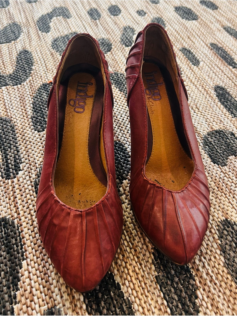 Clarks Women's Burgundy Pointed Pumps with Pleated Toe
